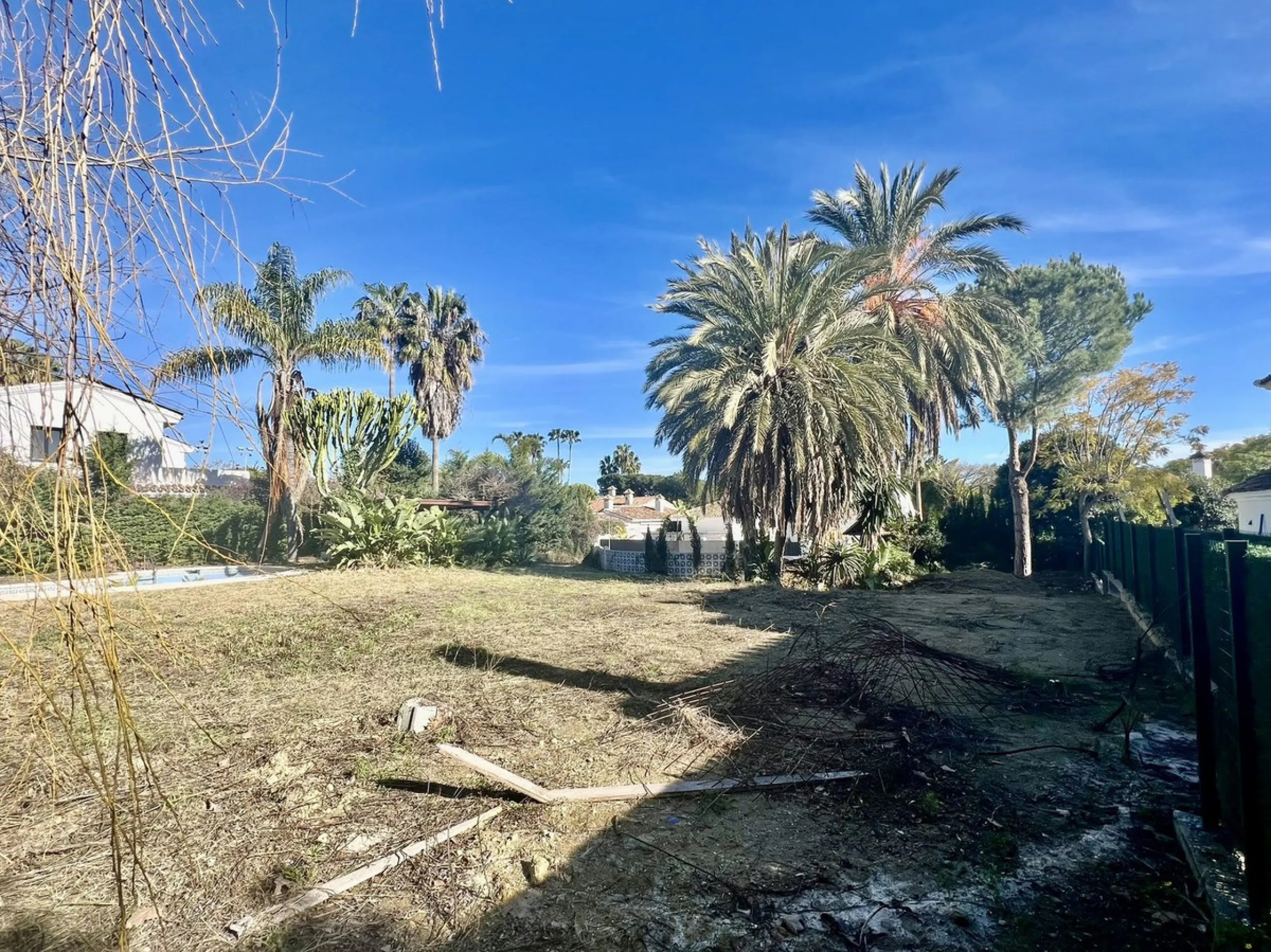 AMAZING OPPORTUNITY– Exclusive Plot for Sale in GUADALMINA BAJA – With Projects & Licence Included