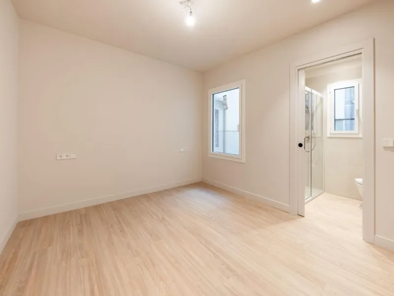 Exclusive renovated apartment with private garden in Barcelona
