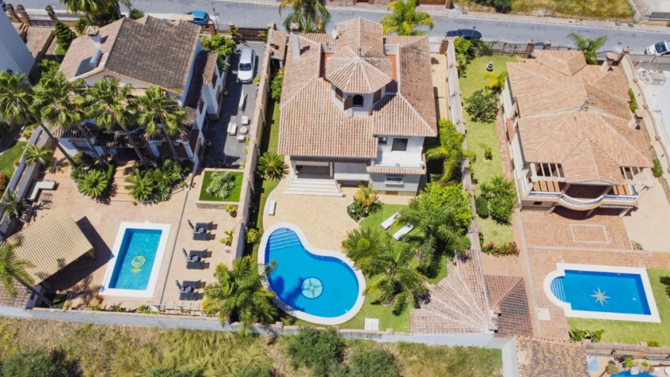 House - Detached Villa в продаже в Alhaurín el Grande, Málaga. В доме 6 спален и 4 ванных комнат. Площадь дома 391 м². Площадь участка 751 м²