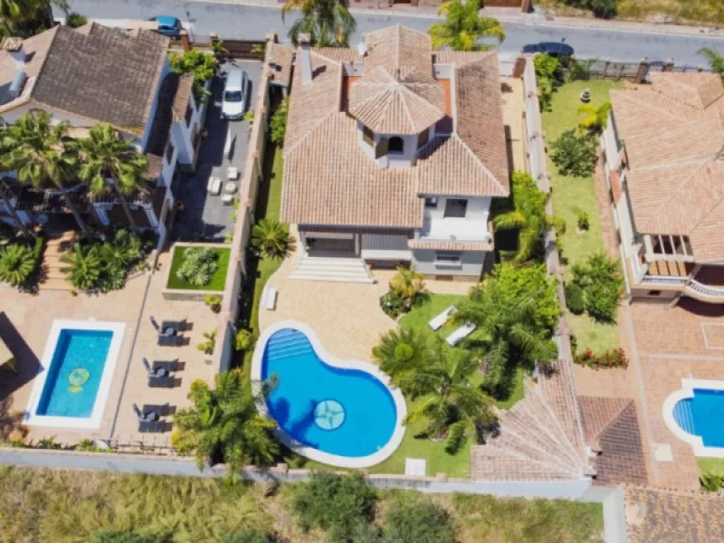 House - Detached Villa в продаже в Alhaurín el Grande, Málaga. В доме 6 спален и 4 ванных комнат. Площадь дома 391 м². Площадь участка 751 м²