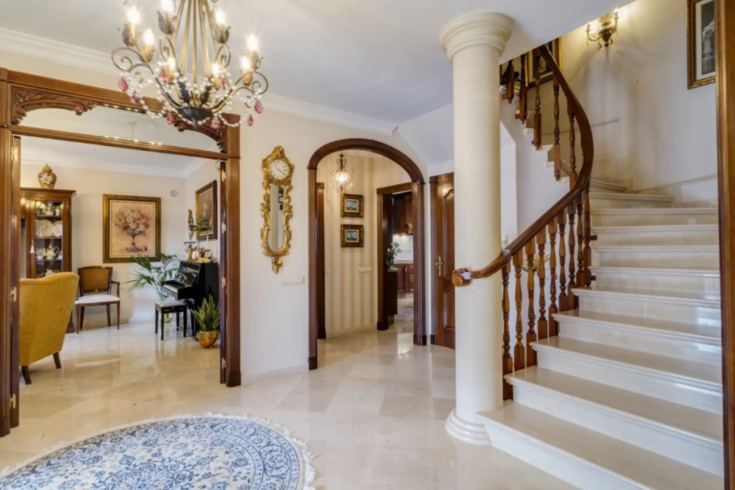House - Detached Villa в продаже в Alhaurín el Grande, Málaga. В доме 6 спален и 4 ванных комнат. Площадь дома 391 м². Площадь участка 751 м²