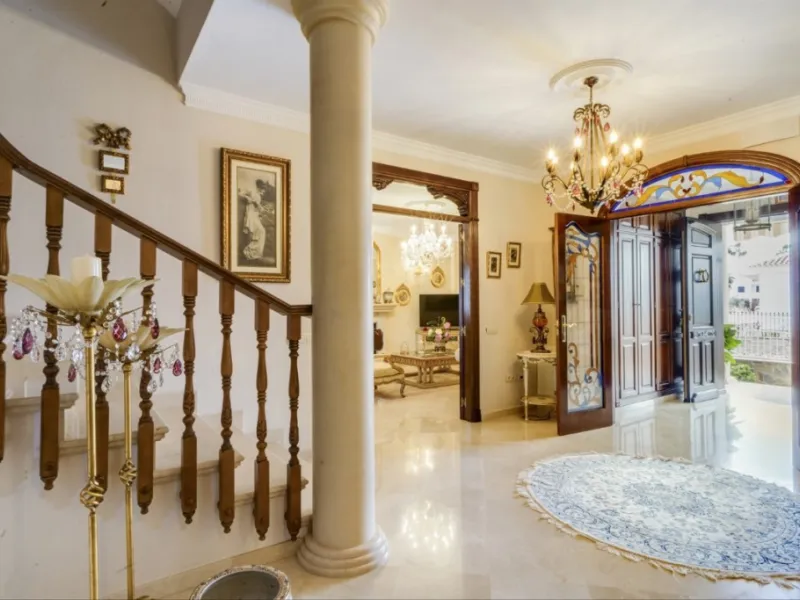House - Detached Villa в продаже в Alhaurín el Grande, Málaga. В доме 6 спален и 4 ванных комнат. Площадь дома 391 м². Площадь участка 751 м²