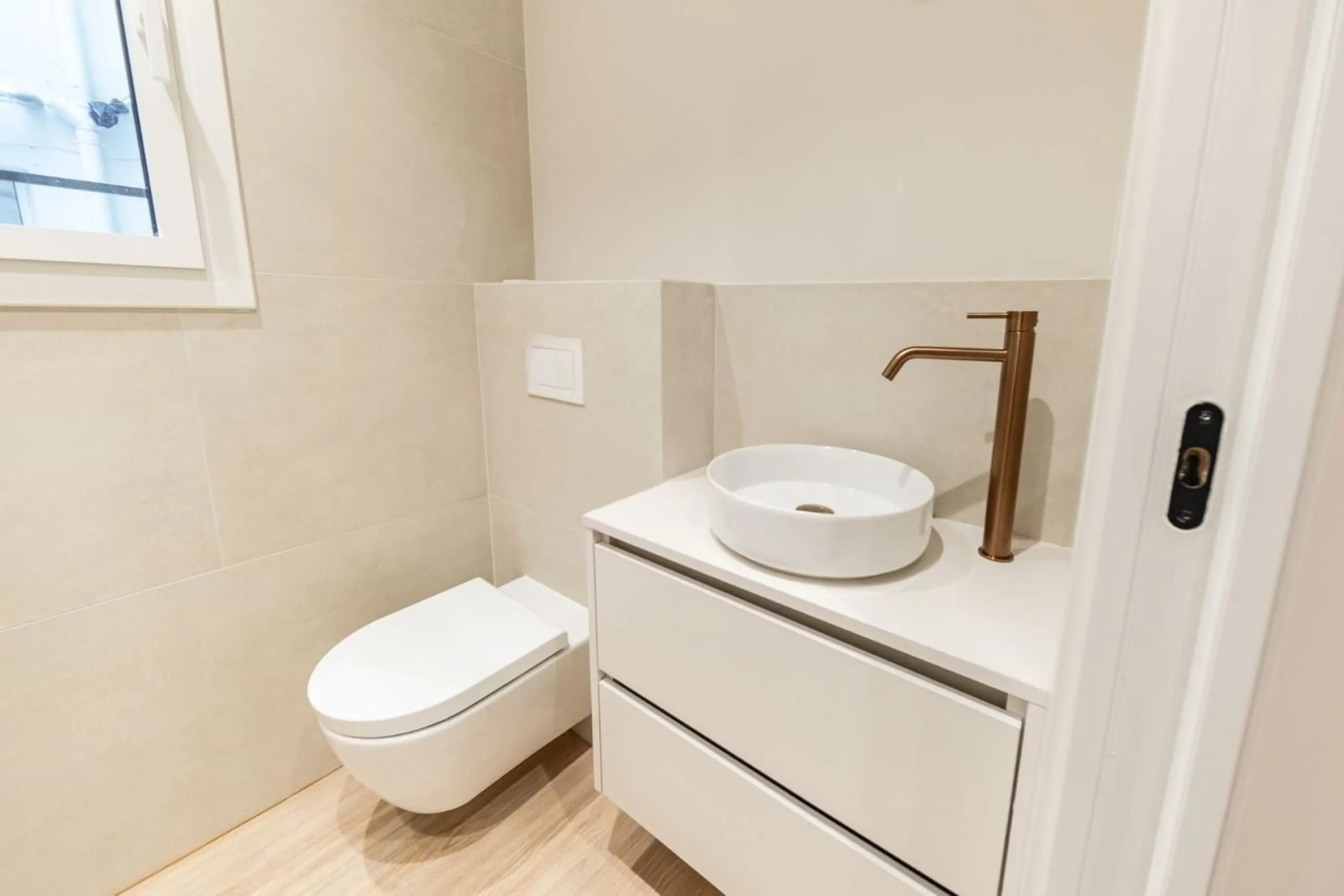 Exclusive renovated apartment with private garden in Barcelona