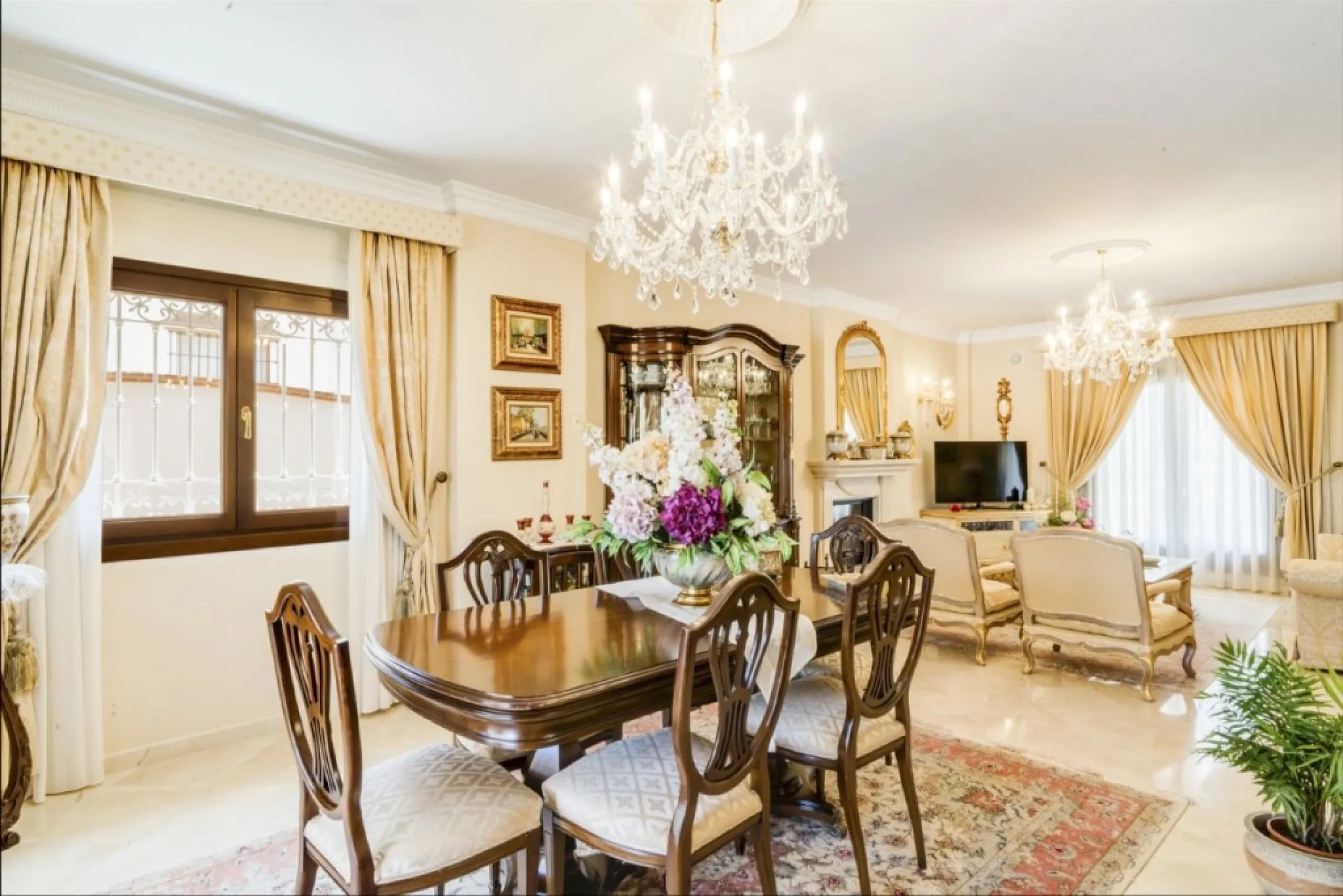 House - Detached Villa в продаже в Alhaurín el Grande, Málaga. В доме 6 спален и 4 ванных комнат. Площадь дома 391 м². Площадь участка 751 м²