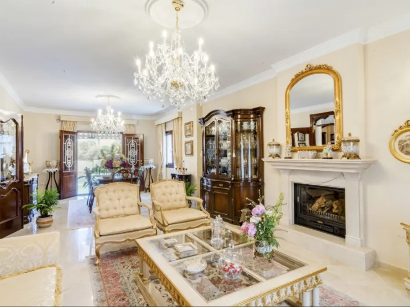 House - Detached Villa в продаже в Alhaurín el Grande, Málaga. В доме 6 спален и 4 ванных комнат. Площадь дома 391 м². Площадь участка 751 м²