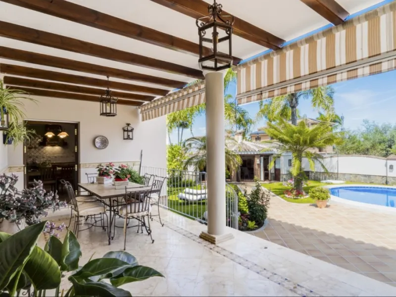 House - Detached Villa в продаже в Alhaurín el Grande, Málaga. В доме 6 спален и 4 ванных комнат. Площадь дома 391 м². Площадь участка 751 м²