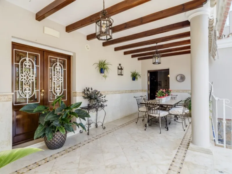 House - Detached Villa в продаже в Alhaurín el Grande, Málaga. В доме 6 спален и 4 ванных комнат. Площадь дома 391 м². Площадь участка 751 м²