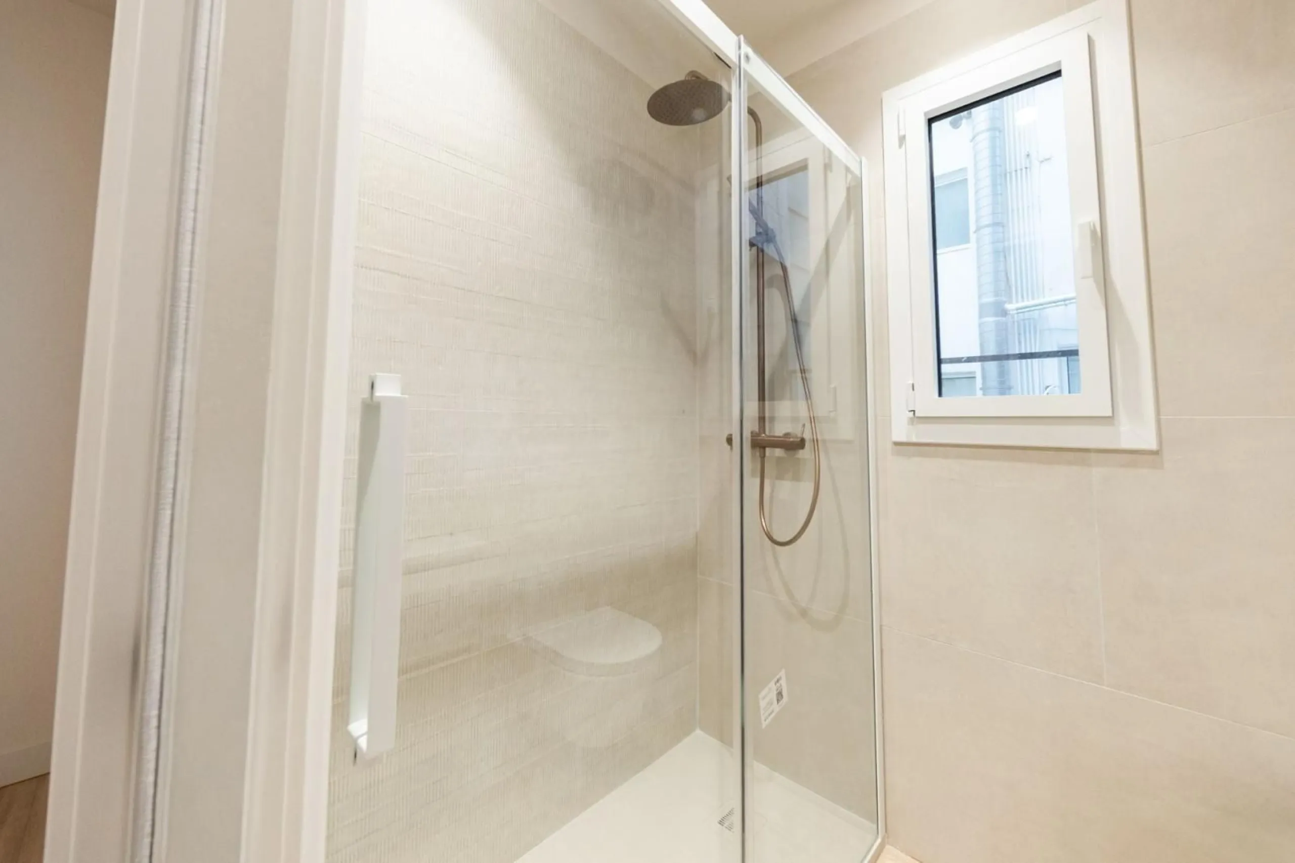 Exclusive renovated apartment with private garden in Barcelona