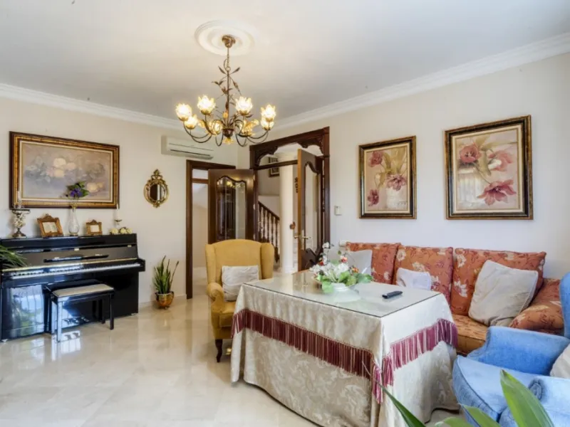 House - Detached Villa в продаже в Alhaurín el Grande, Málaga. В доме 6 спален и 4 ванных комнат. Площадь дома 391 м². Площадь участка 751 м²