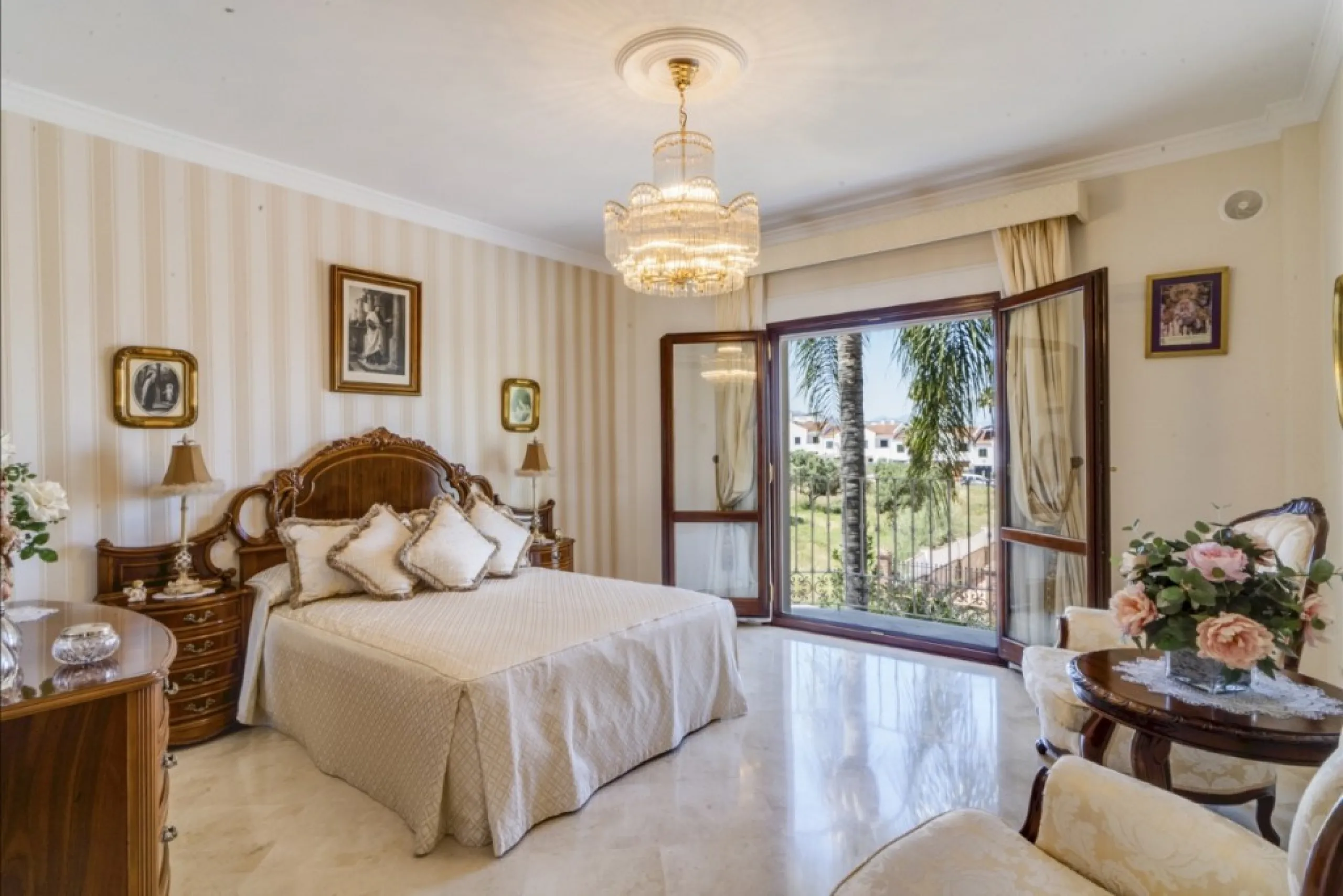 House - Detached Villa в продаже в Alhaurín el Grande, Málaga. В доме 6 спален и 4 ванных комнат. Площадь дома 391 м². Площадь участка 751 м²