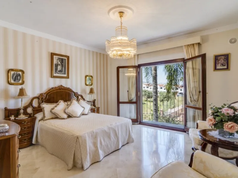 House - Detached Villa в продаже в Alhaurín el Grande, Málaga. В доме 6 спален и 4 ванных комнат. Площадь дома 391 м². Площадь участка 751 м²