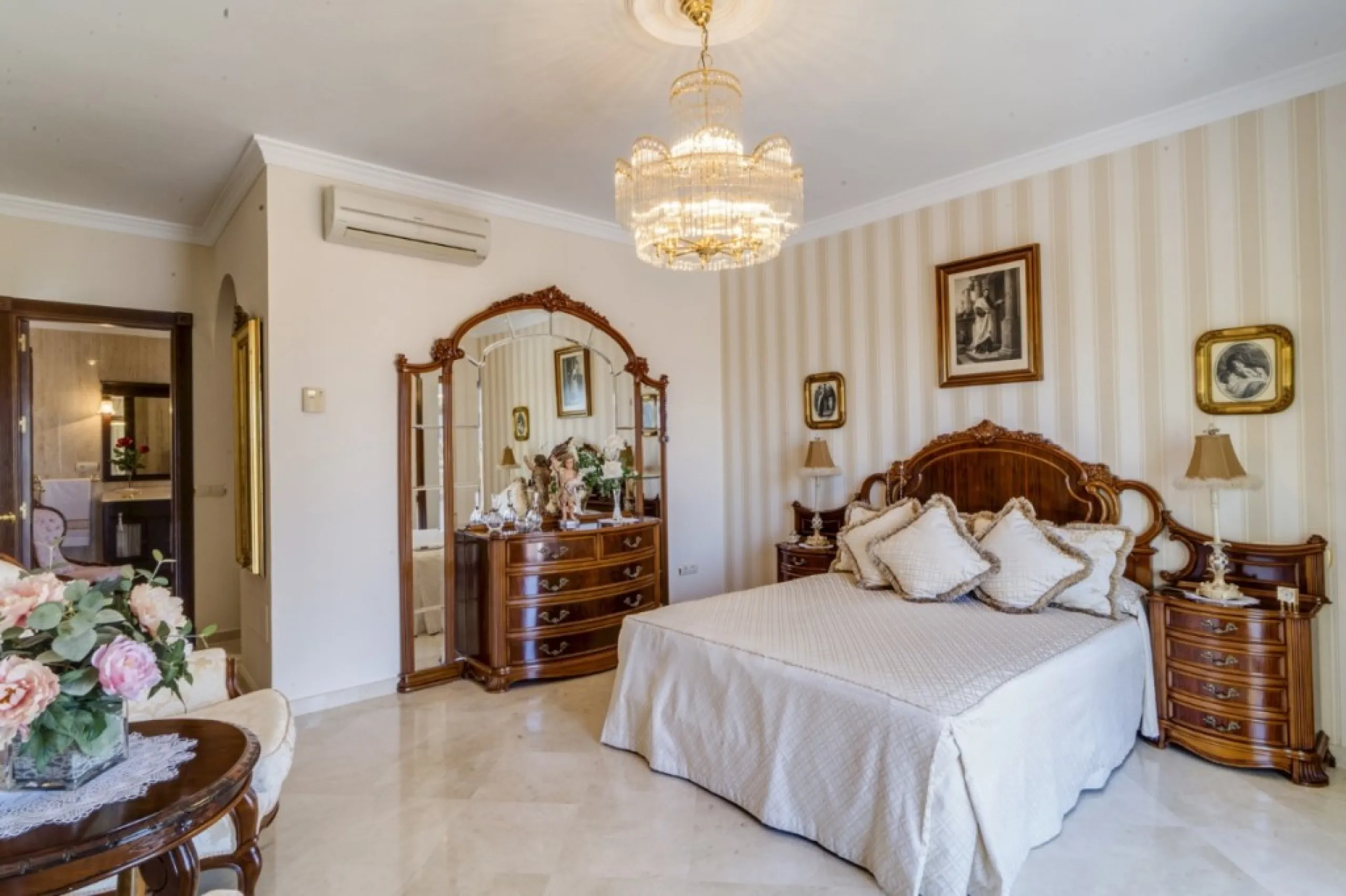House - Detached Villa в продаже в Alhaurín el Grande, Málaga. В доме 6 спален и 4 ванных комнат. Площадь дома 391 м². Площадь участка 751 м²