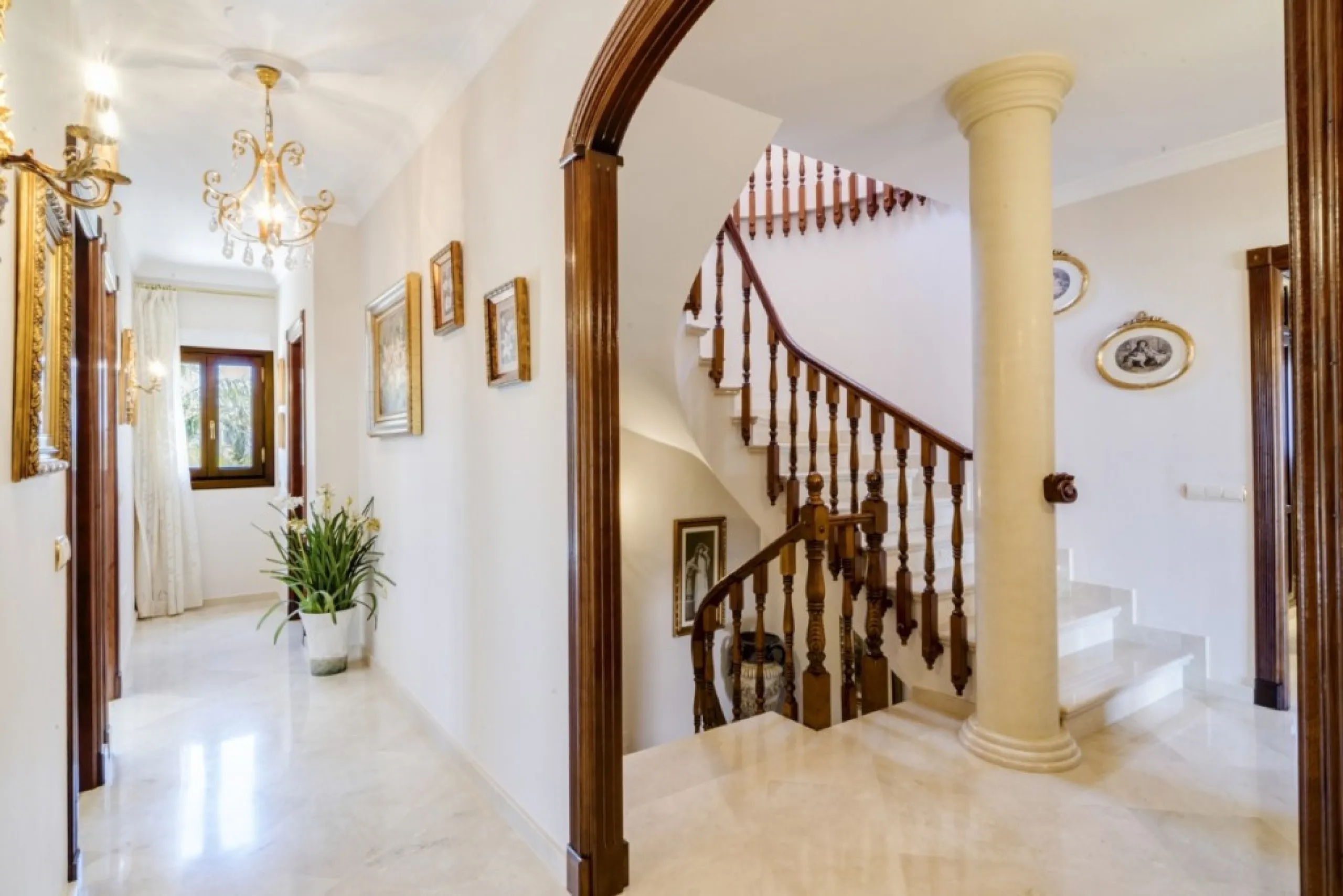 House - Detached Villa в продаже в Alhaurín el Grande, Málaga. В доме 6 спален и 4 ванных комнат. Площадь дома 391 м². Площадь участка 751 м²