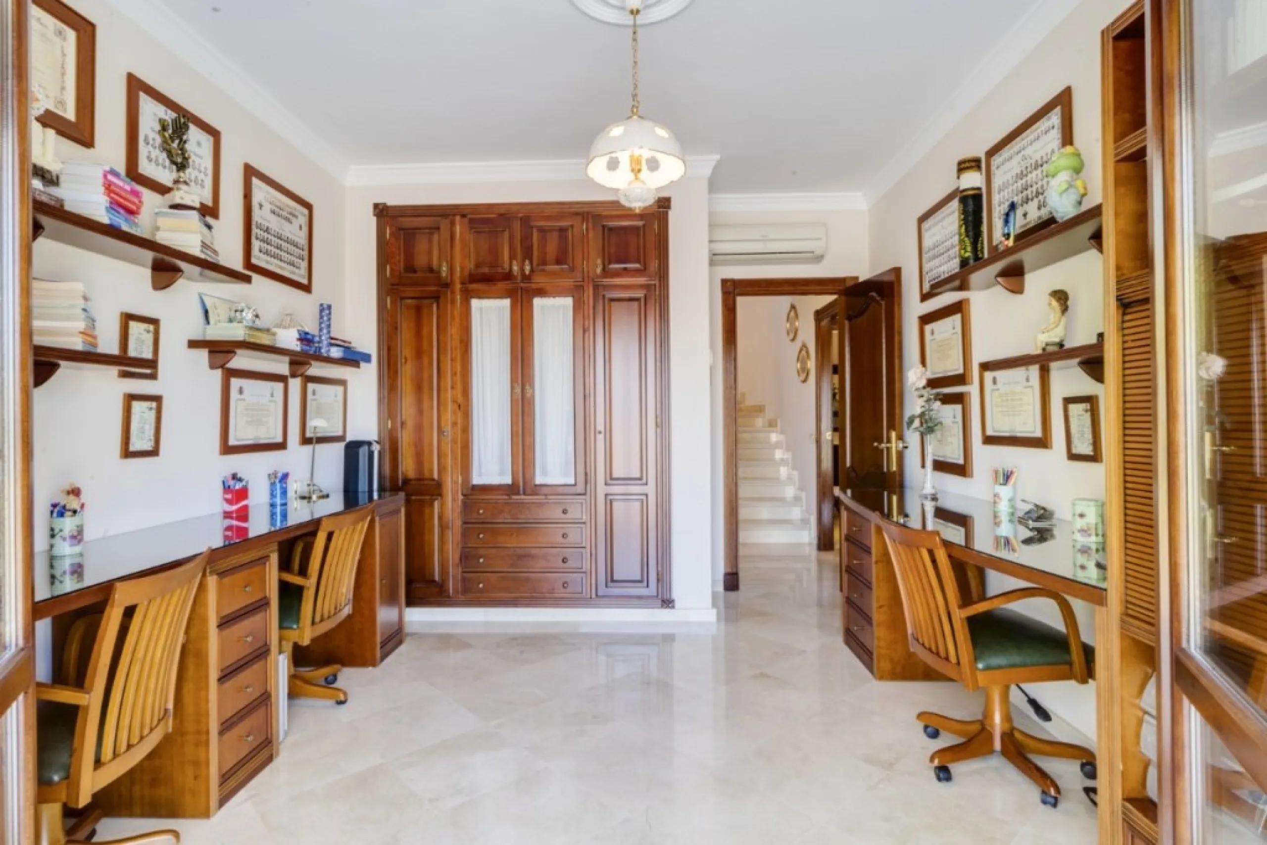 House - Detached Villa в продаже в Alhaurín el Grande, Málaga. В доме 6 спален и 4 ванных комнат. Площадь дома 391 м². Площадь участка 751 м²