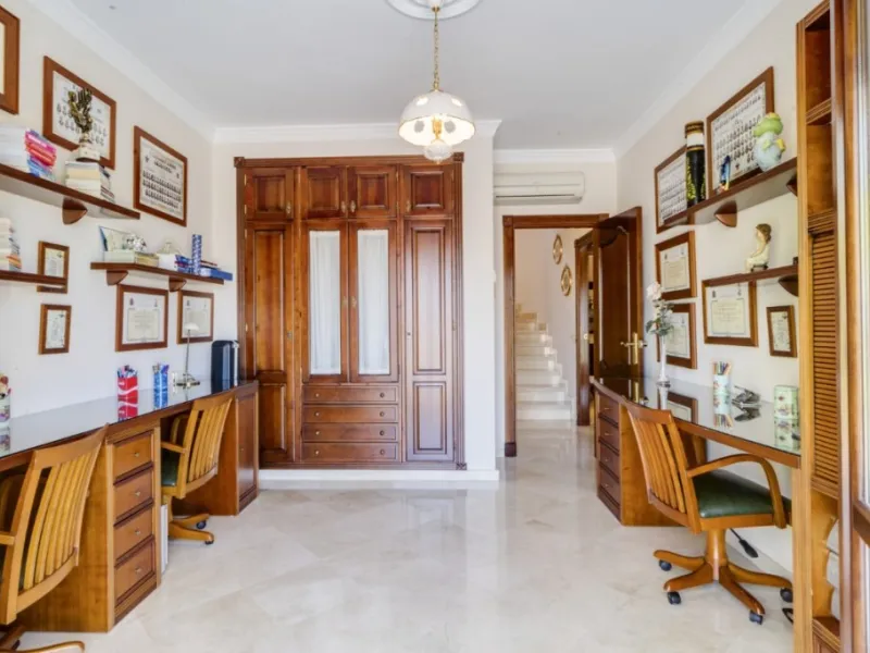 House - Detached Villa в продаже в Alhaurín el Grande, Málaga. В доме 6 спален и 4 ванных комнат. Площадь дома 391 м². Площадь участка 751 м²