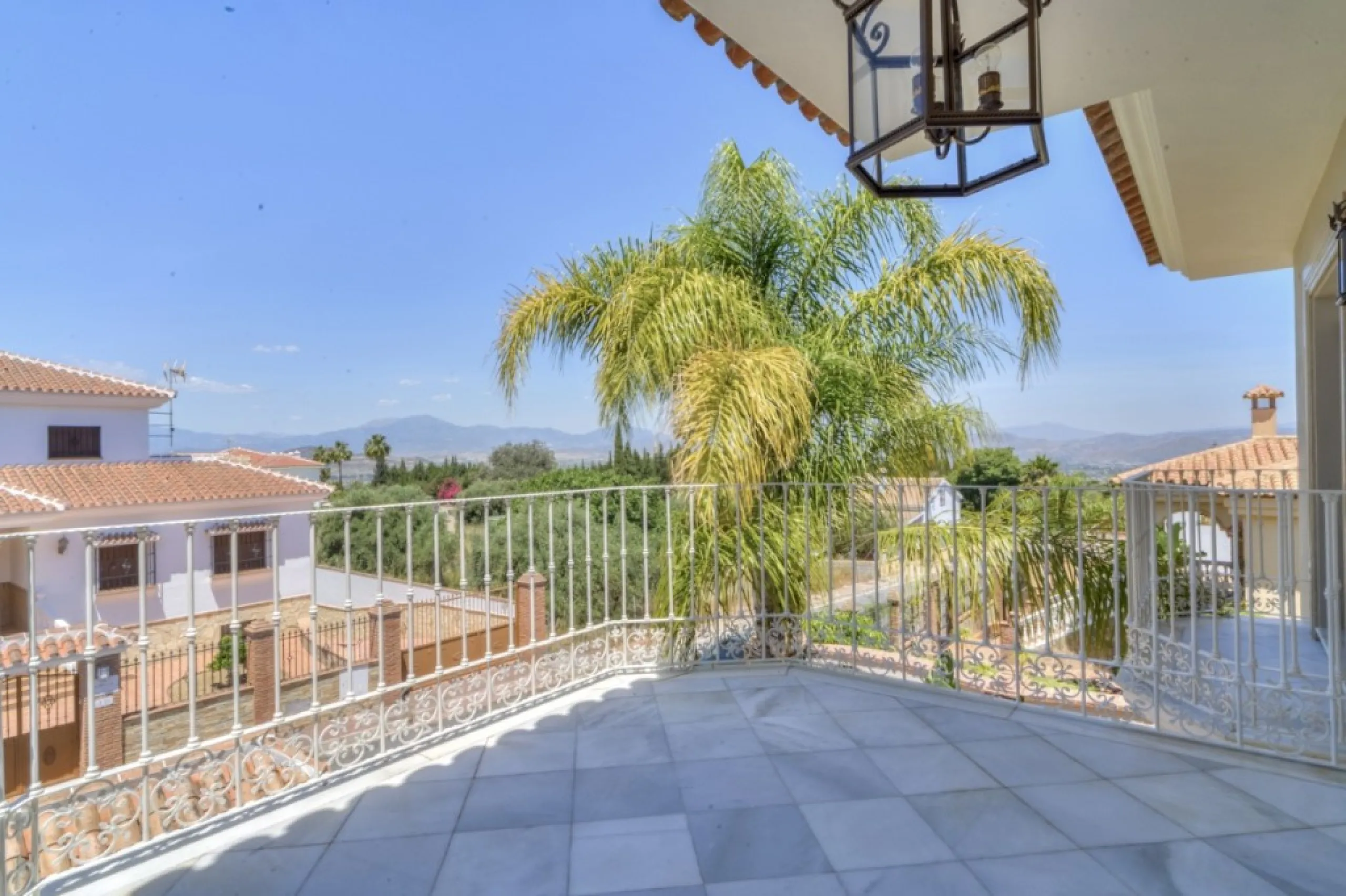 House - Detached Villa в продаже в Alhaurín el Grande, Málaga. В доме 6 спален и 4 ванных комнат. Площадь дома 391 м². Площадь участка 751 м²