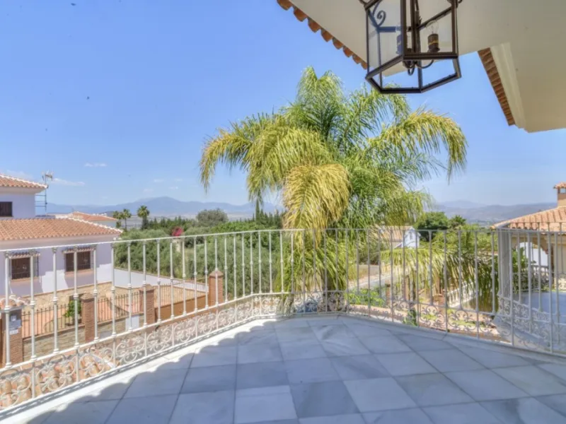 House - Detached Villa в продаже в Alhaurín el Grande, Málaga. В доме 6 спален и 4 ванных комнат. Площадь дома 391 м². Площадь участка 751 м²