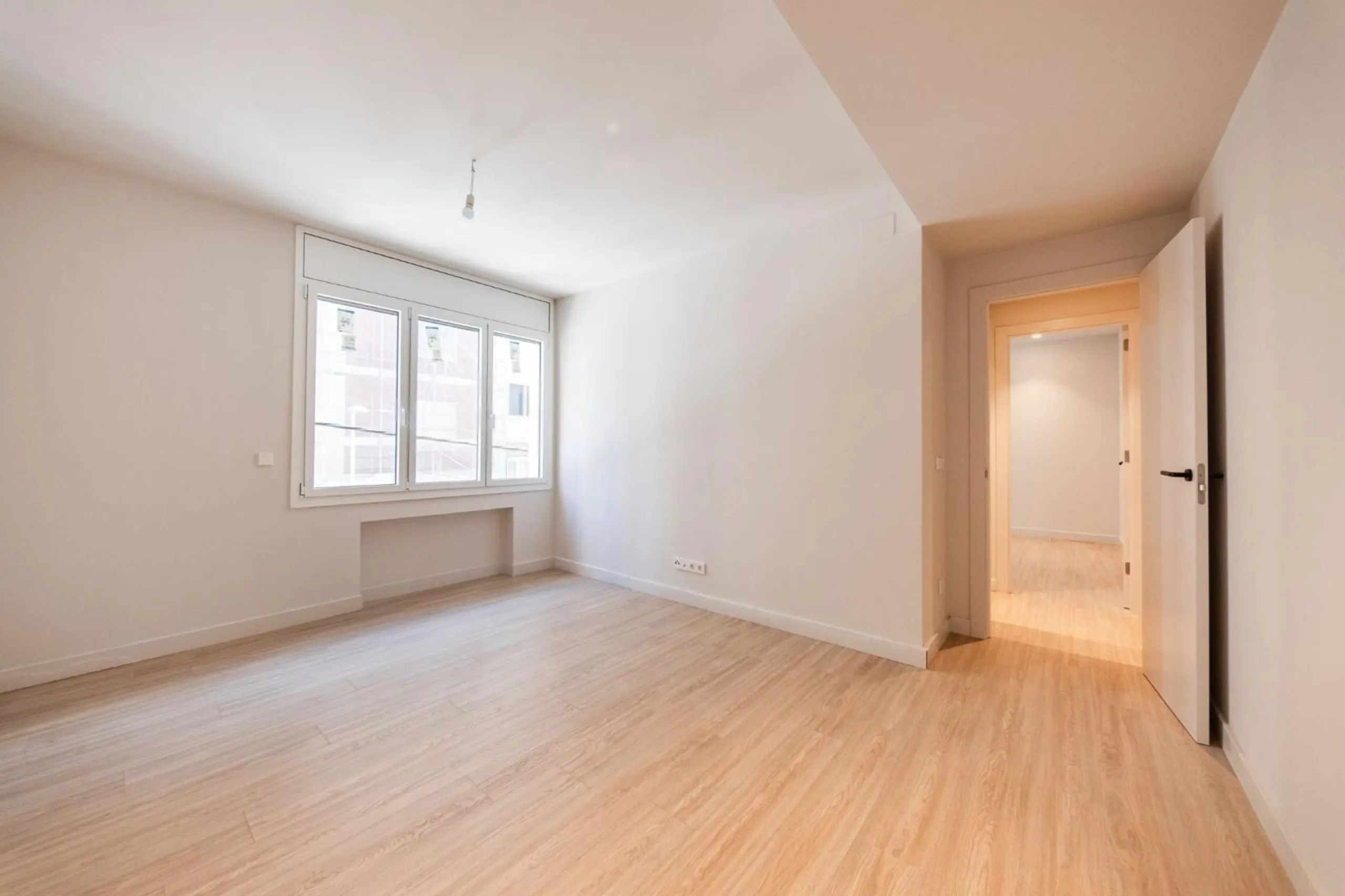 Exclusive renovated apartment with private garden in Barcelona