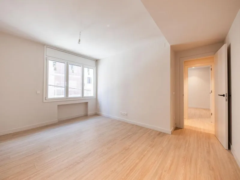 Exclusive renovated apartment with private garden in Barcelona