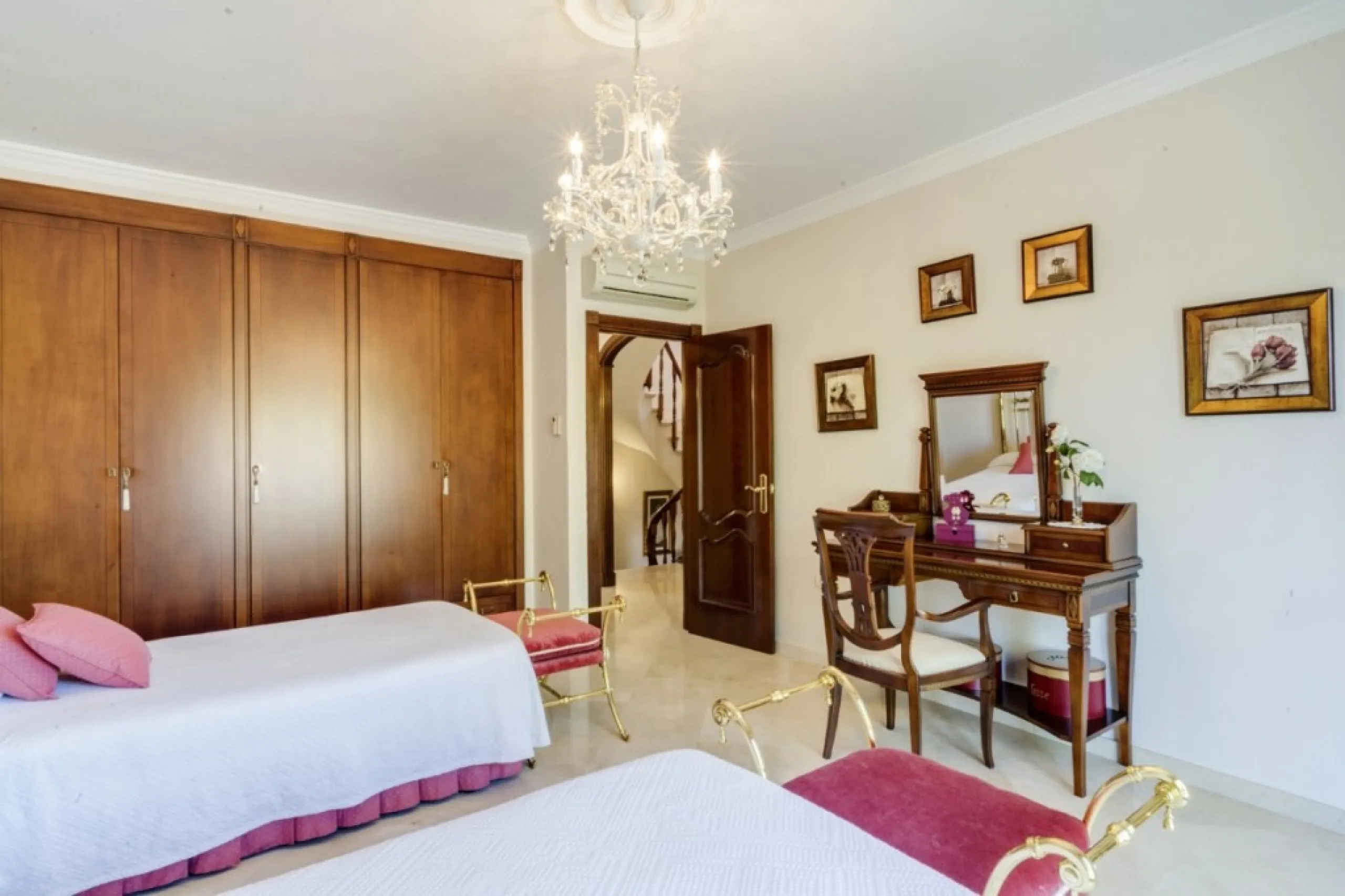 House - Detached Villa в продаже в Alhaurín el Grande, Málaga. В доме 6 спален и 4 ванных комнат. Площадь дома 391 м². Площадь участка 751 м²