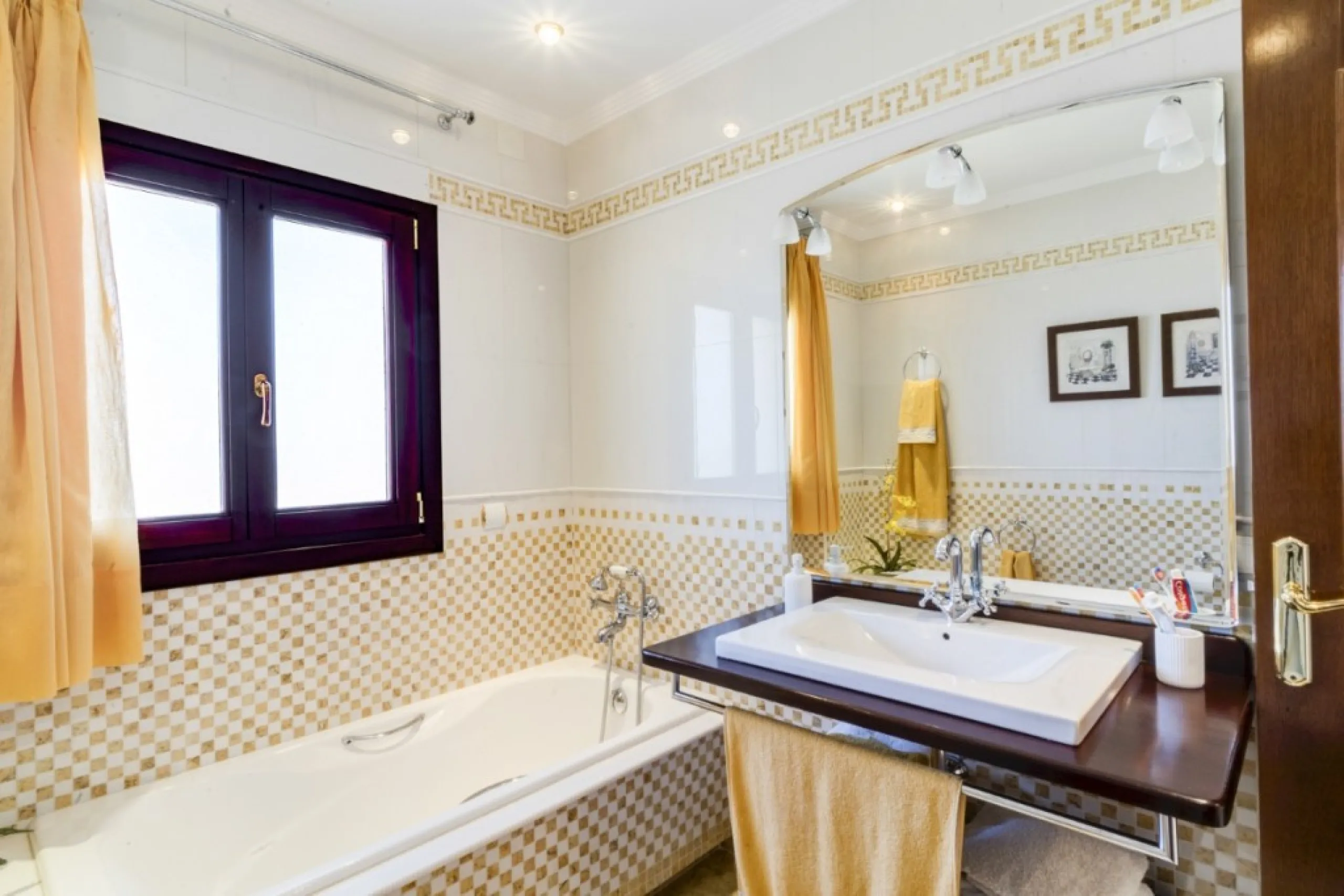 House - Detached Villa в продаже в Alhaurín el Grande, Málaga. В доме 6 спален и 4 ванных комнат. Площадь дома 391 м². Площадь участка 751 м²