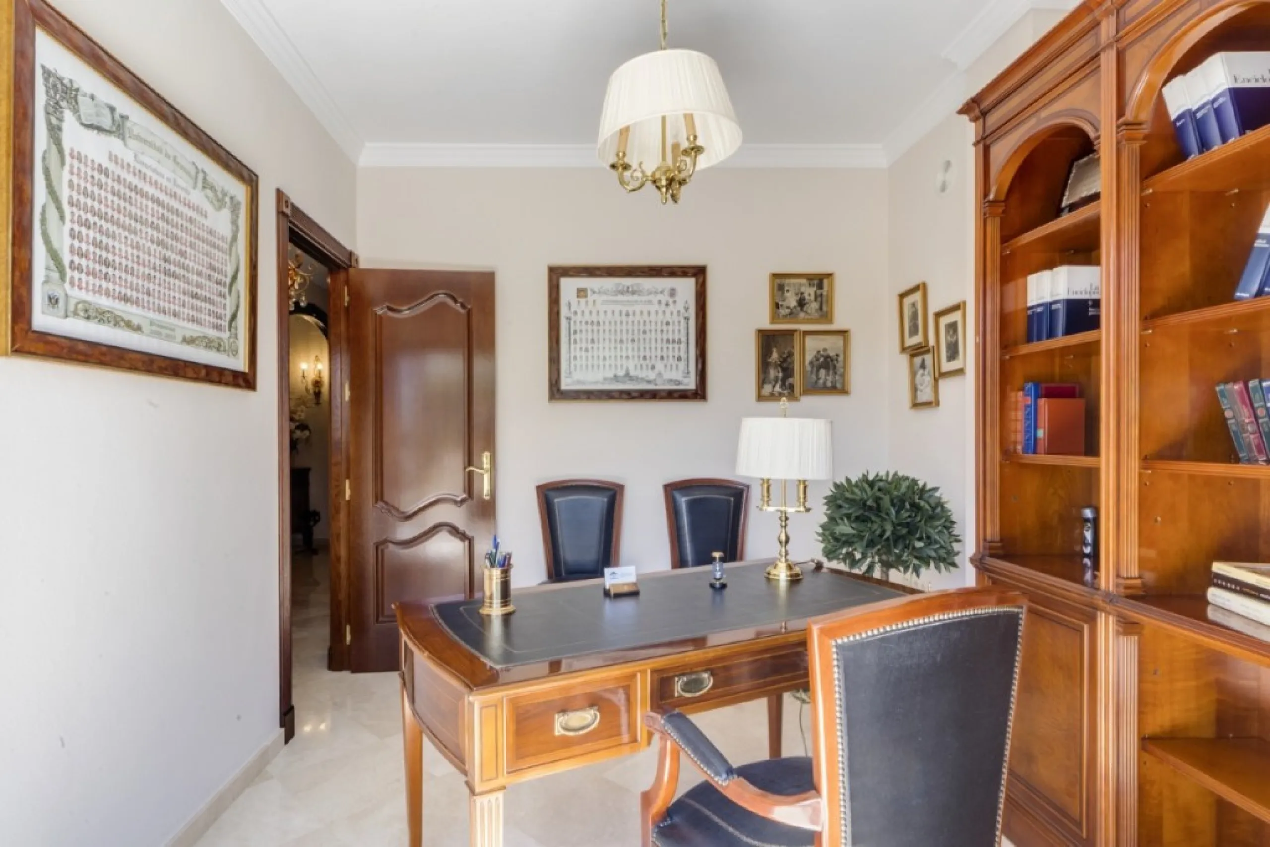 House - Detached Villa в продаже в Alhaurín el Grande, Málaga. В доме 6 спален и 4 ванных комнат. Площадь дома 391 м². Площадь участка 751 м²