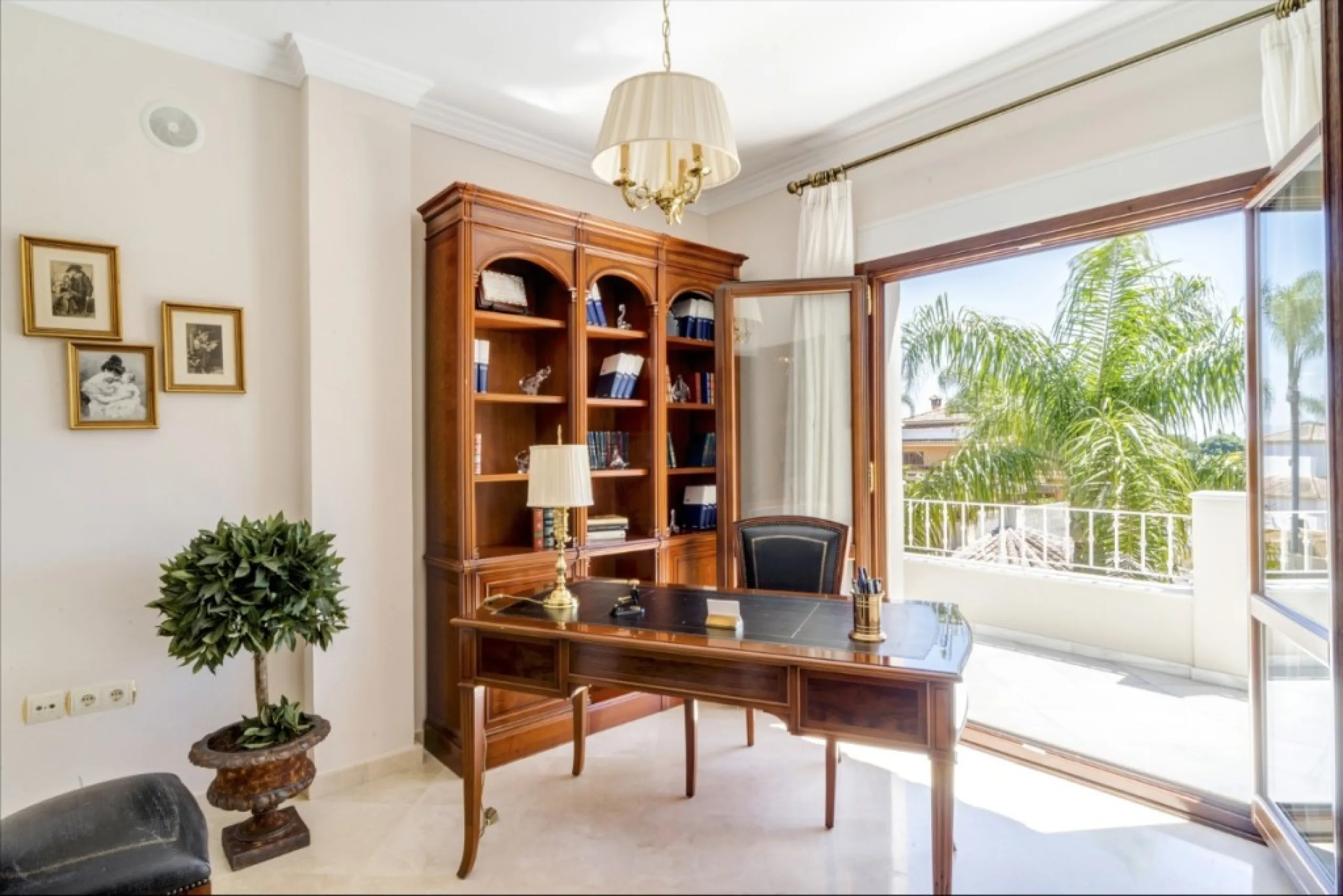 House - Detached Villa в продаже в Alhaurín el Grande, Málaga. В доме 6 спален и 4 ванных комнат. Площадь дома 391 м². Площадь участка 751 м²