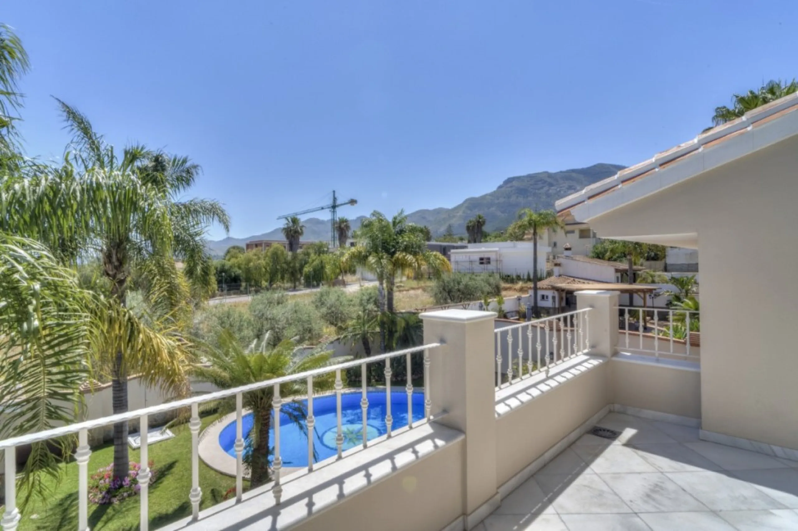 House - Detached Villa в продаже в Alhaurín el Grande, Málaga. В доме 6 спален и 4 ванных комнат. Площадь дома 391 м². Площадь участка 751 м²