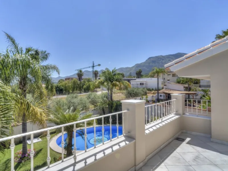 House - Detached Villa в продаже в Alhaurín el Grande, Málaga. В доме 6 спален и 4 ванных комнат. Площадь дома 391 м². Площадь участка 751 м²