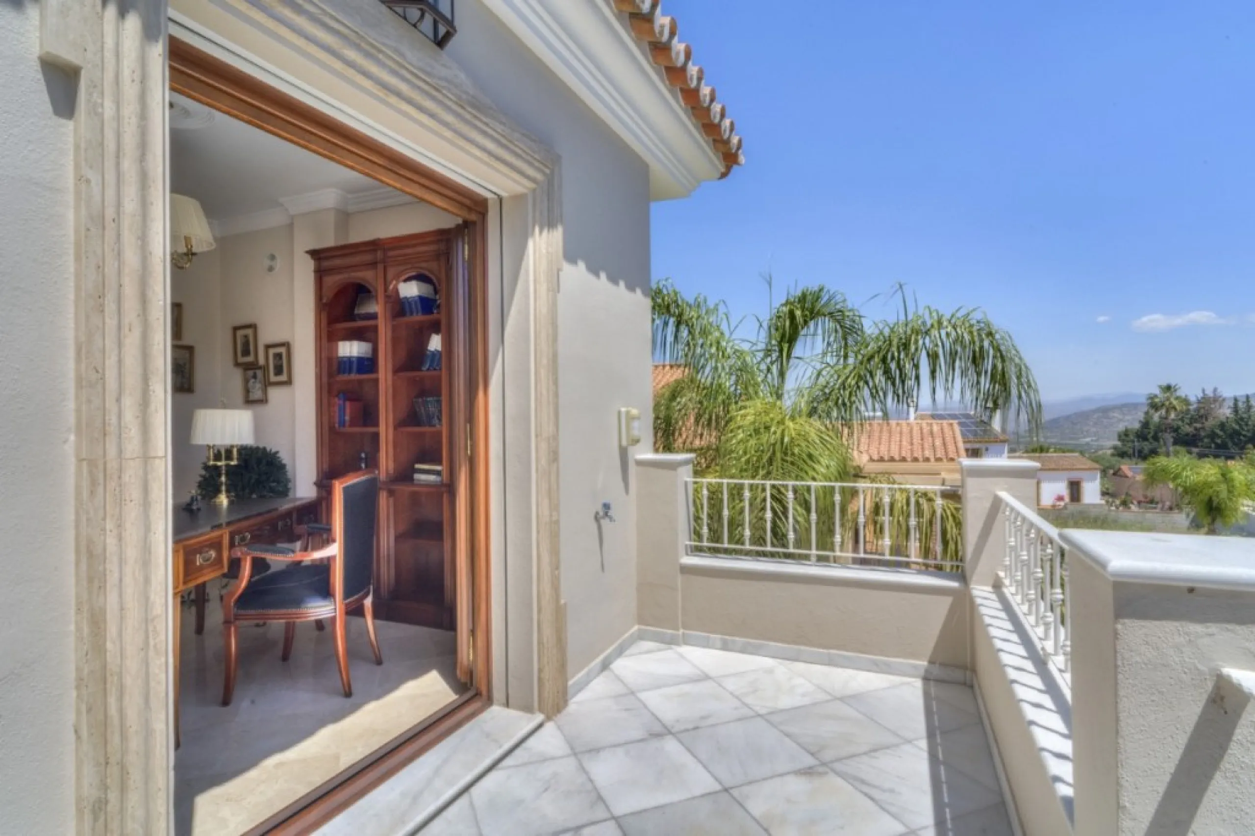 House - Detached Villa в продаже в Alhaurín el Grande, Málaga. В доме 6 спален и 4 ванных комнат. Площадь дома 391 м². Площадь участка 751 м²