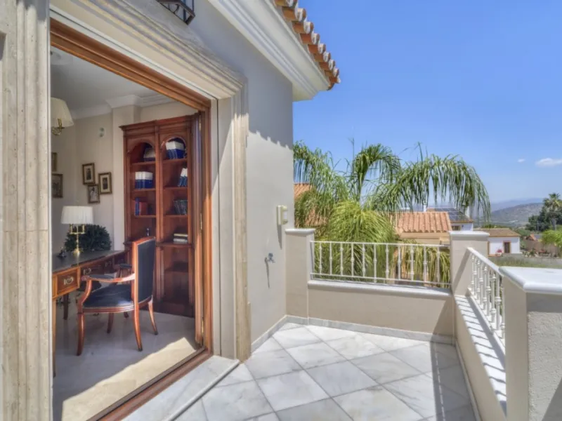 House - Detached Villa в продаже в Alhaurín el Grande, Málaga. В доме 6 спален и 4 ванных комнат. Площадь дома 391 м². Площадь участка 751 м²