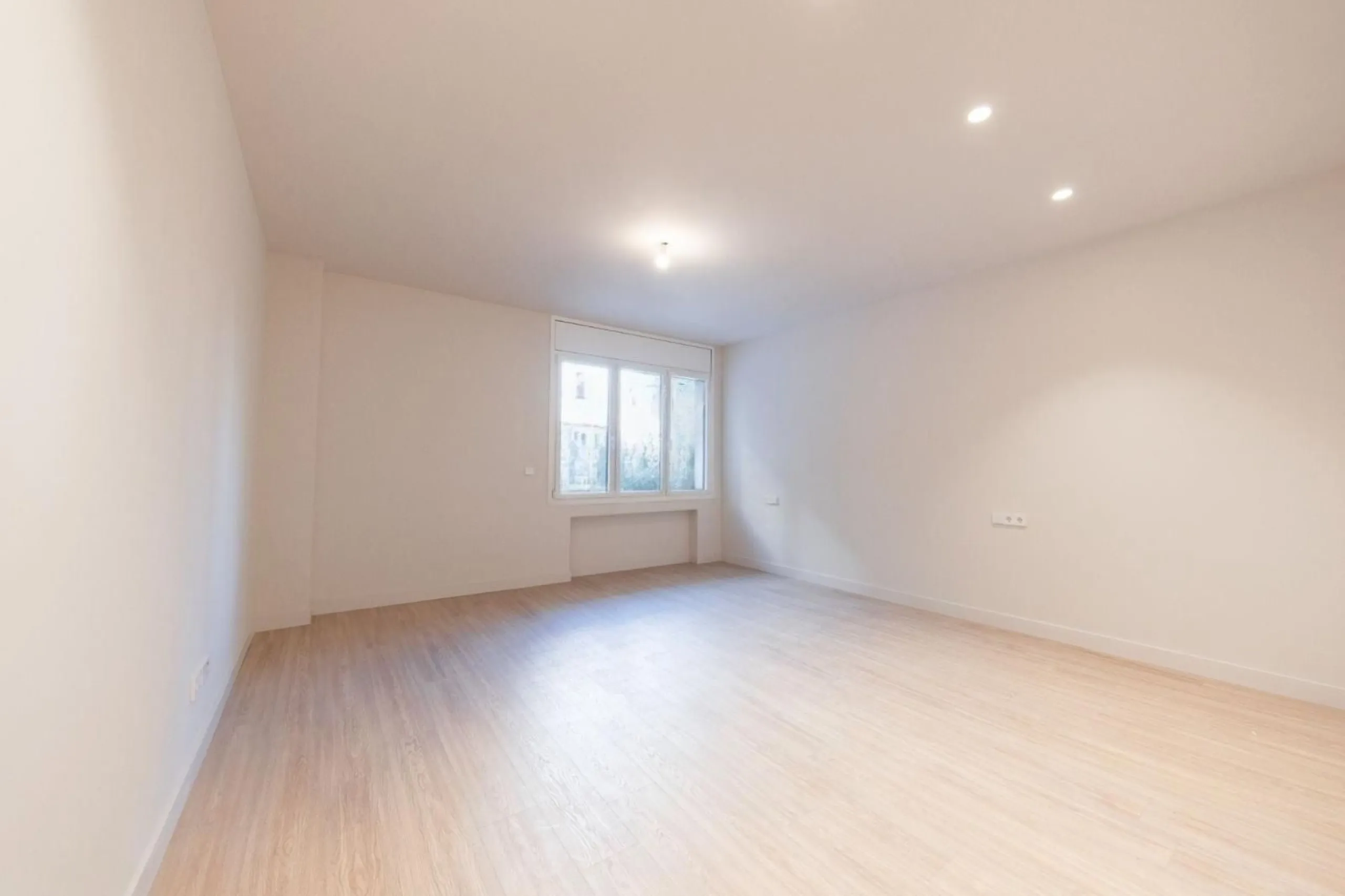 Exclusive renovated apartment with private garden in Barcelona