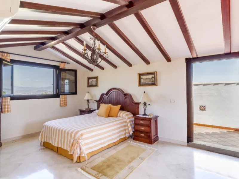 House - Detached Villa в продаже в Alhaurín el Grande, Málaga. В доме 6 спален и 4 ванных комнат. Площадь дома 391 м². Площадь участка 751 м²