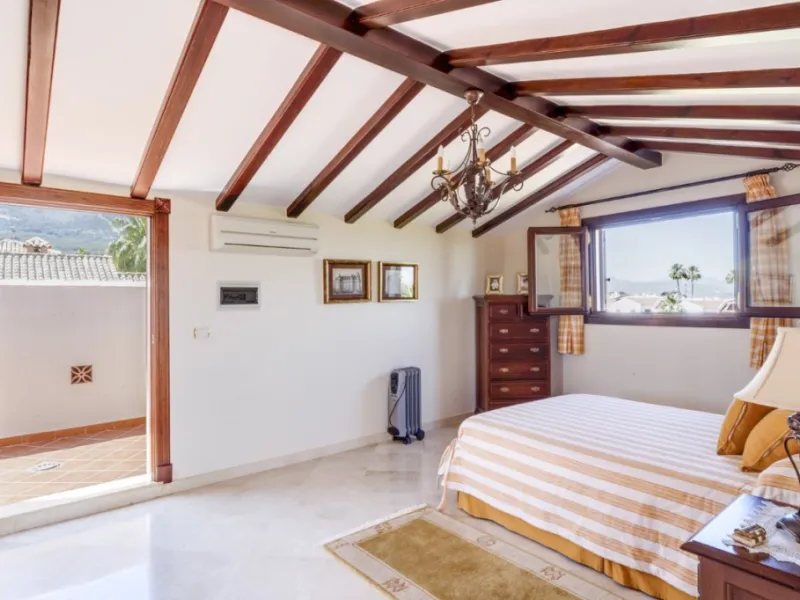 House - Detached Villa в продаже в Alhaurín el Grande, Málaga. В доме 6 спален и 4 ванных комнат. Площадь дома 391 м². Площадь участка 751 м²