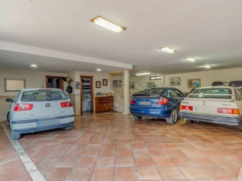 House - Detached Villa в продаже в Alhaurín el Grande, Málaga. В доме 6 спален и 4 ванных комнат. Площадь дома 391 м². Площадь участка 751 м²
