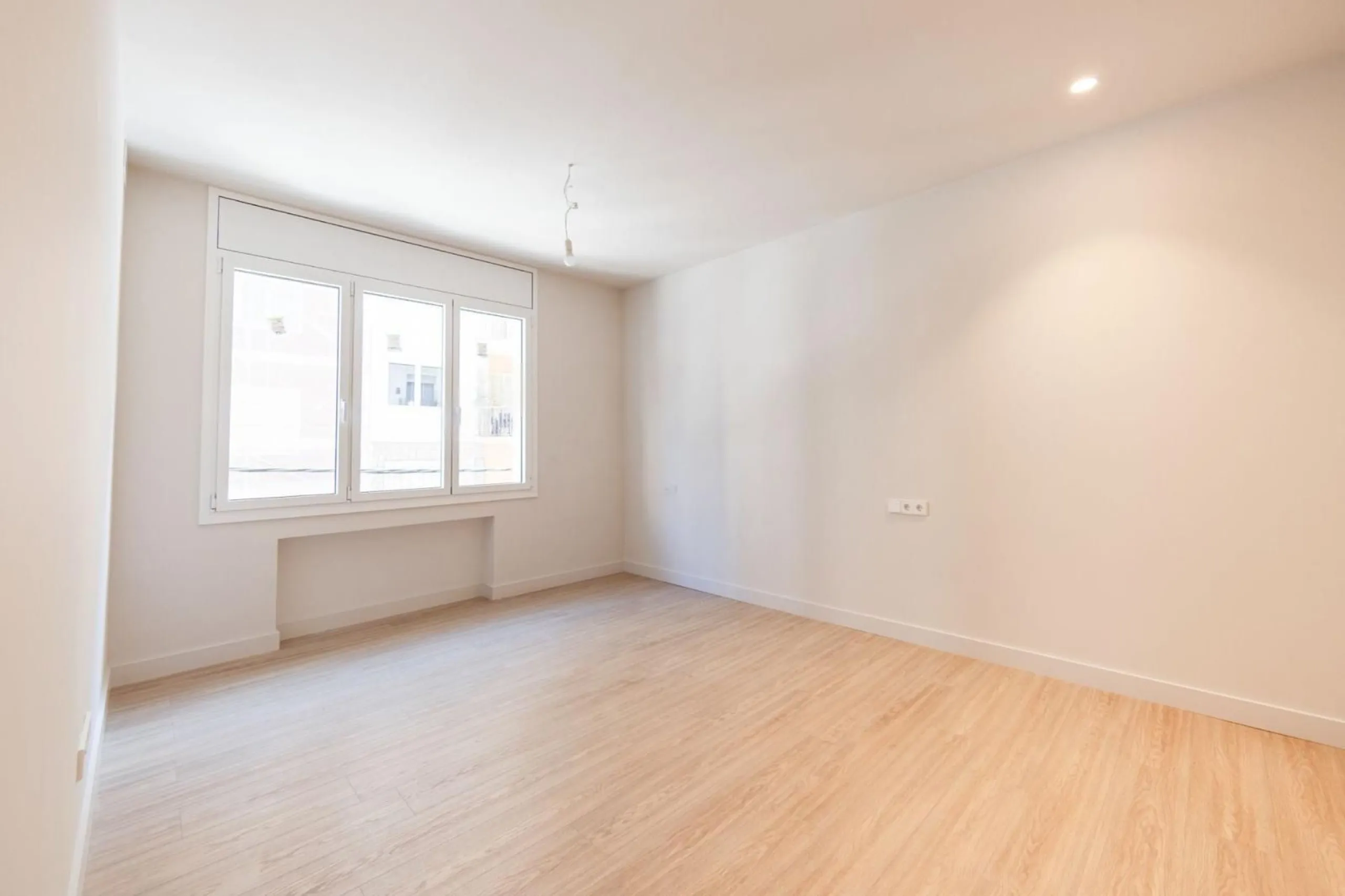 Exclusive renovated apartment with private garden in Barcelona