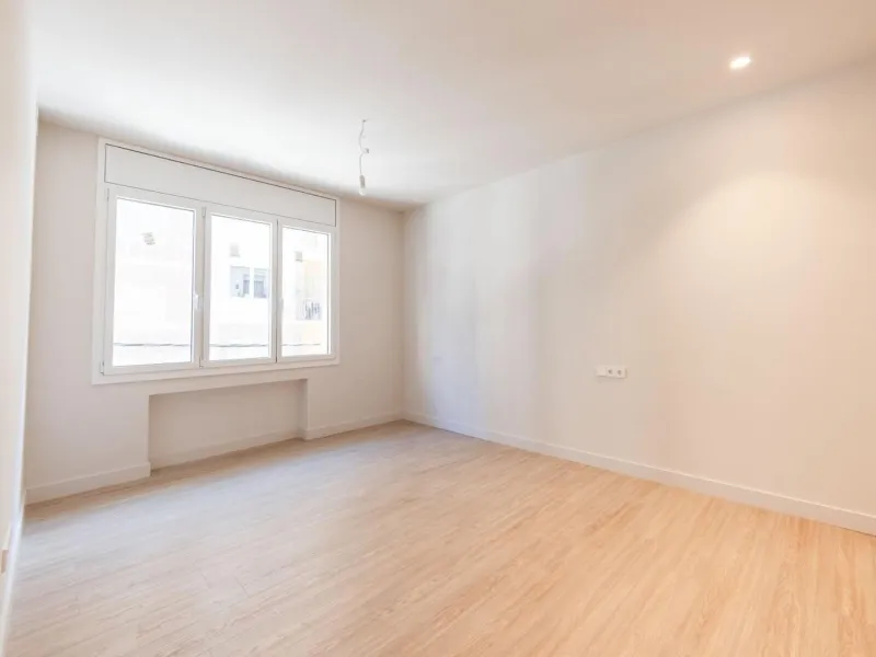 Exclusive renovated apartment with private garden in Barcelona