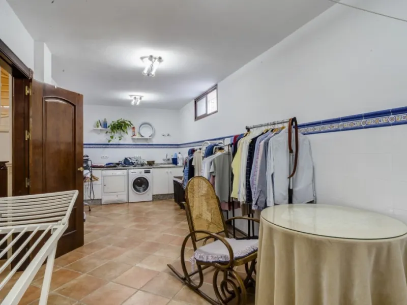 House - Detached Villa в продаже в Alhaurín el Grande, Málaga. В доме 6 спален и 4 ванных комнат. Площадь дома 391 м². Площадь участка 751 м²