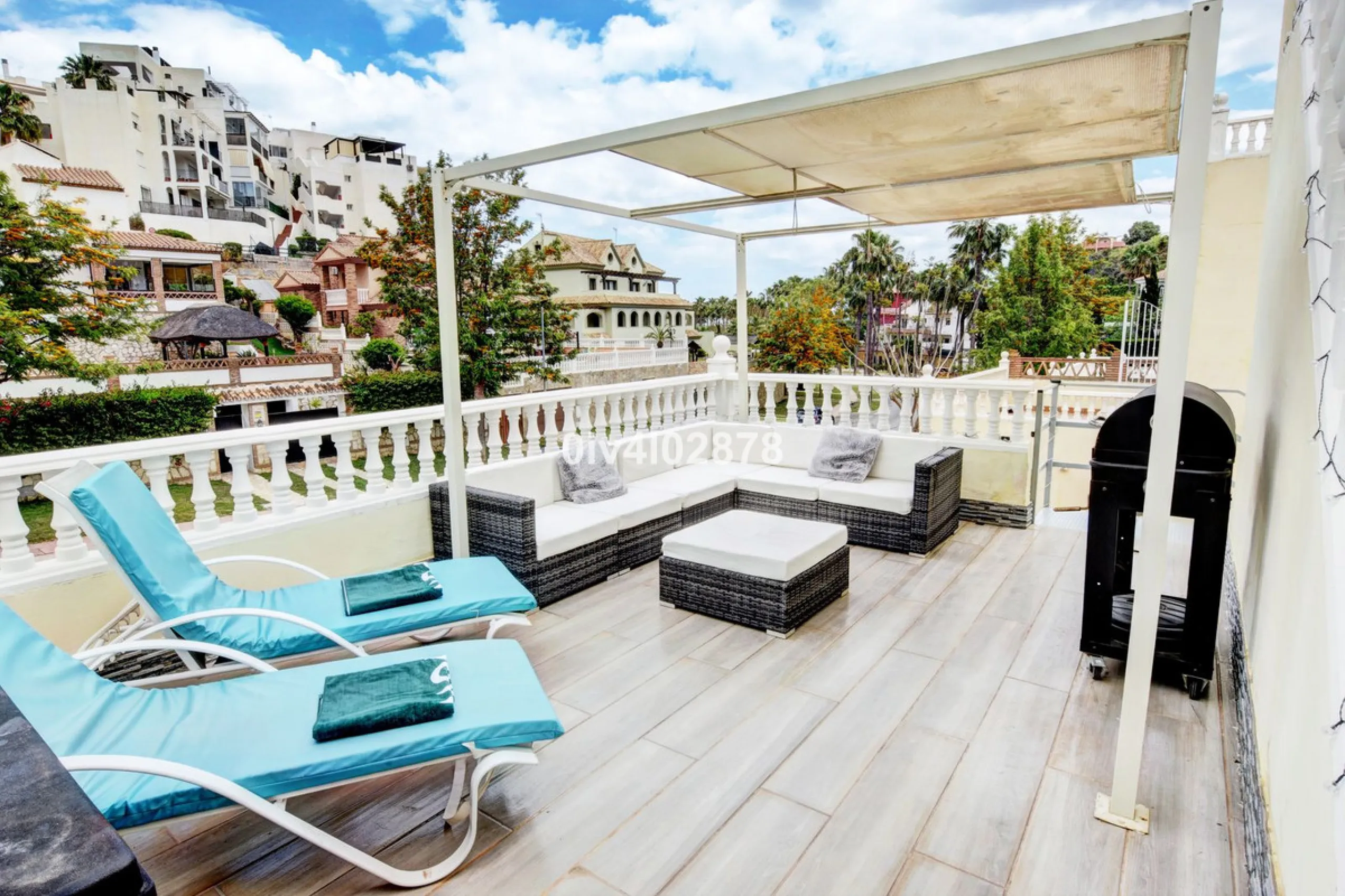 Prime Benalmádena Costa Residence with Guest Apartment, Pool, and Sea Views