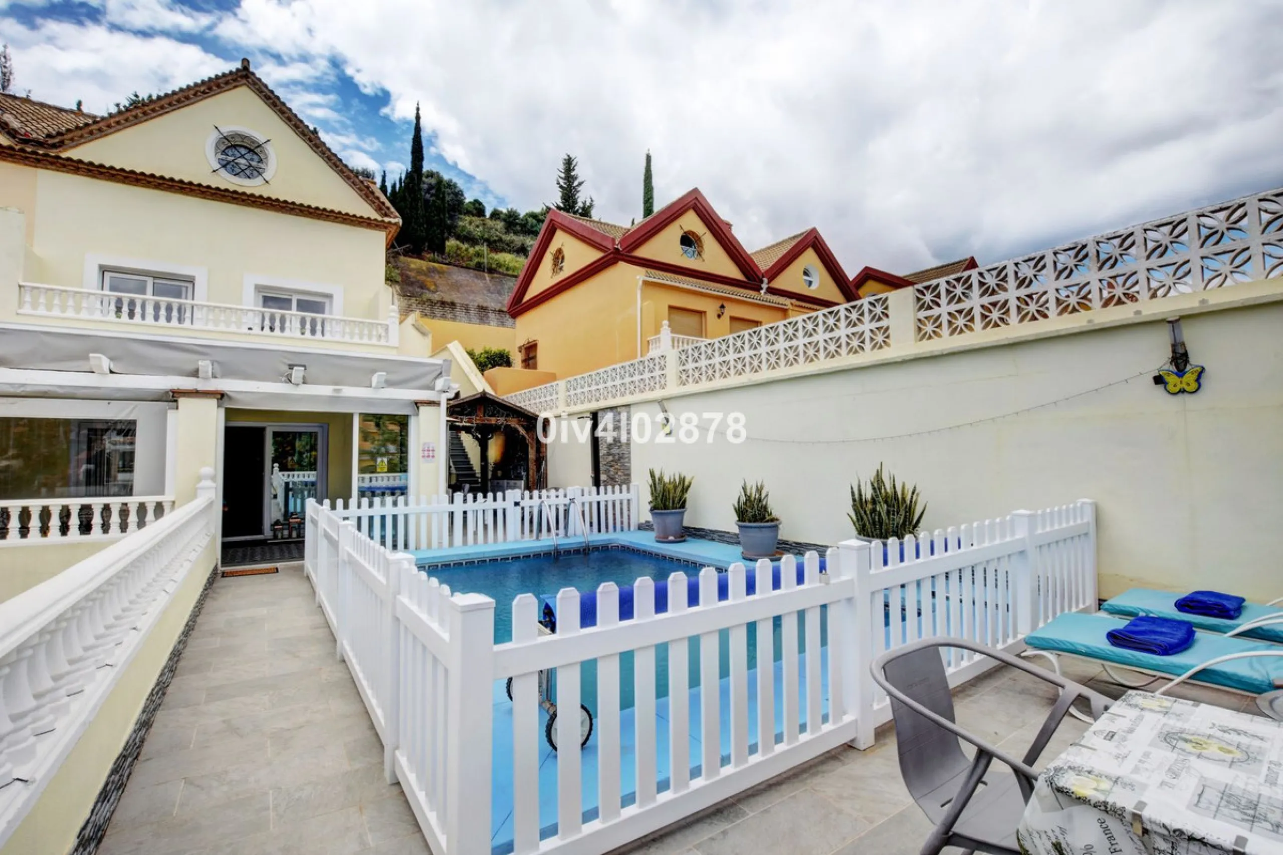 Prime Benalmádena Costa Residence with Guest Apartment, Pool, and Sea Views