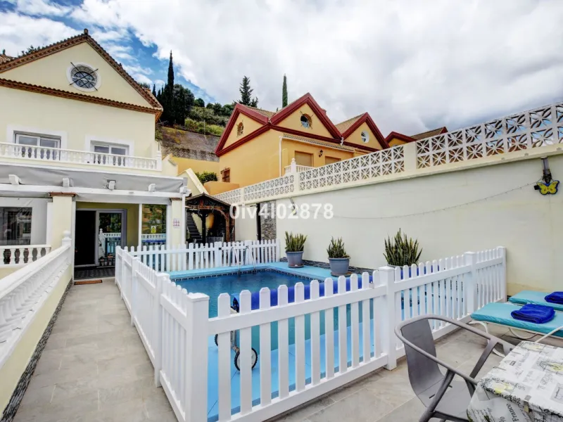 Prime Benalmádena Costa Residence with Guest Apartment, Pool, and Sea Views