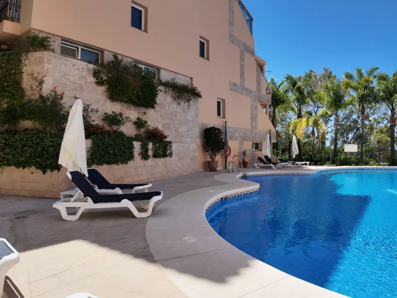 Traumwohnung in Nueva Andalucia: Privatsphäre, Komfort und Ruhe