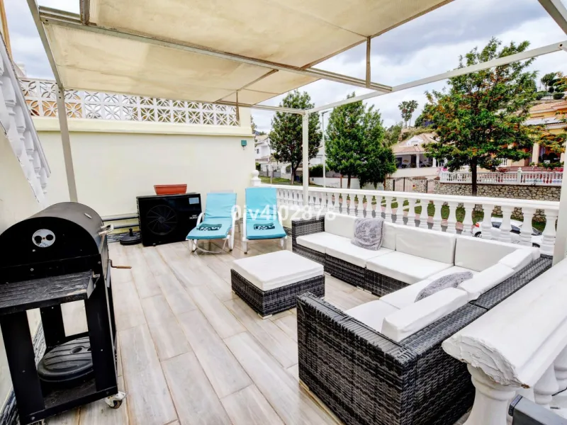 Prime Benalmádena Costa Residence with Guest Apartment, Pool, and Sea Views