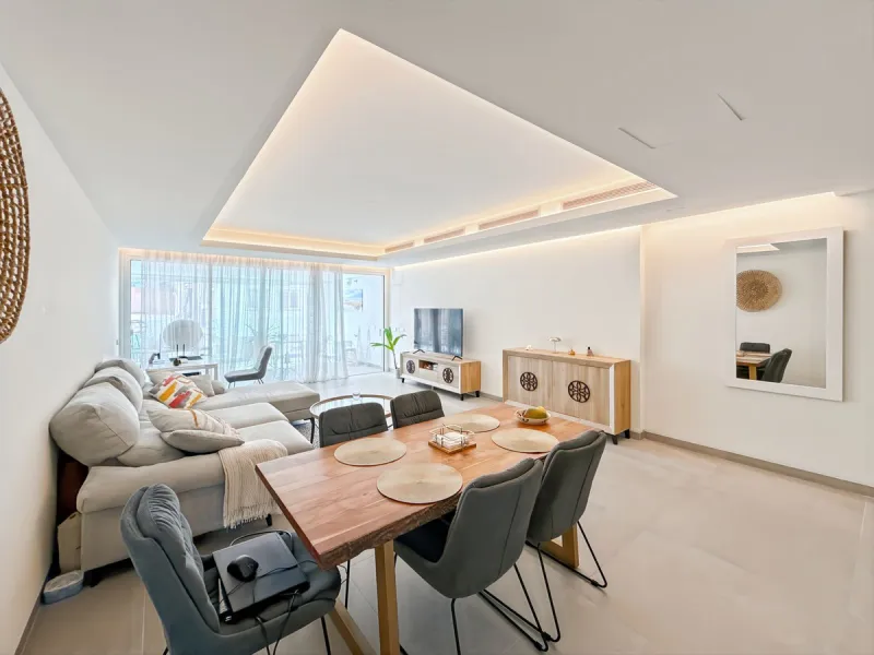 Right in the heart of Estepona's promenade, just across the endless blue of the Mediterranean, lies a home that's not just seen — it's felt. A place where every sunrise brings a sense of peace, where modern design and warmth blend in perfect harmony. This