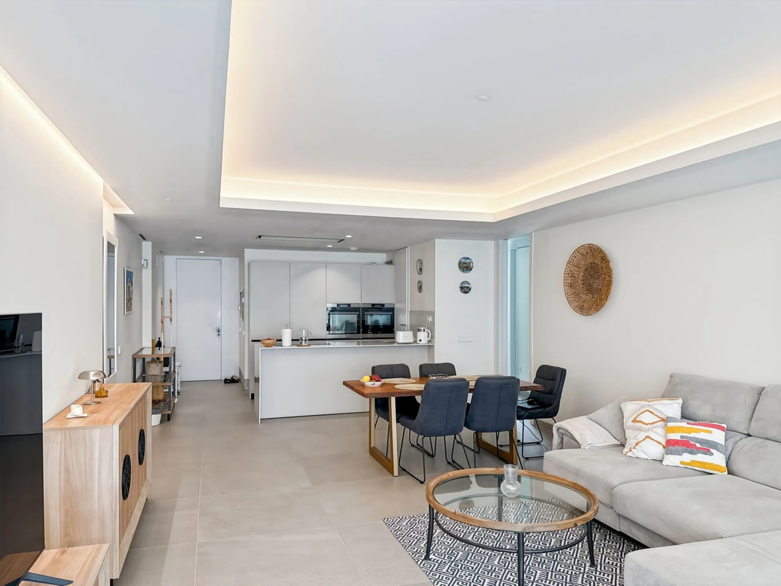 Right in the heart of Estepona's promenade, just across the endless blue of the Mediterranean, lies a home that's not just seen — it's felt. A place where every sunrise brings a sense of peace, where modern design and warmth blend in perfect harmony. This