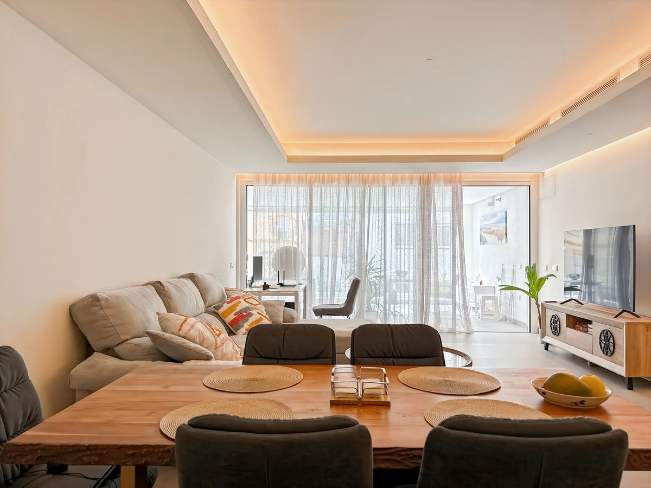 Right in the heart of Estepona's promenade, just across the endless blue of the Mediterranean, lies a home that's not just seen — it's felt. A place where every sunrise brings a sense of peace, where modern design and warmth blend in perfect harmony. This