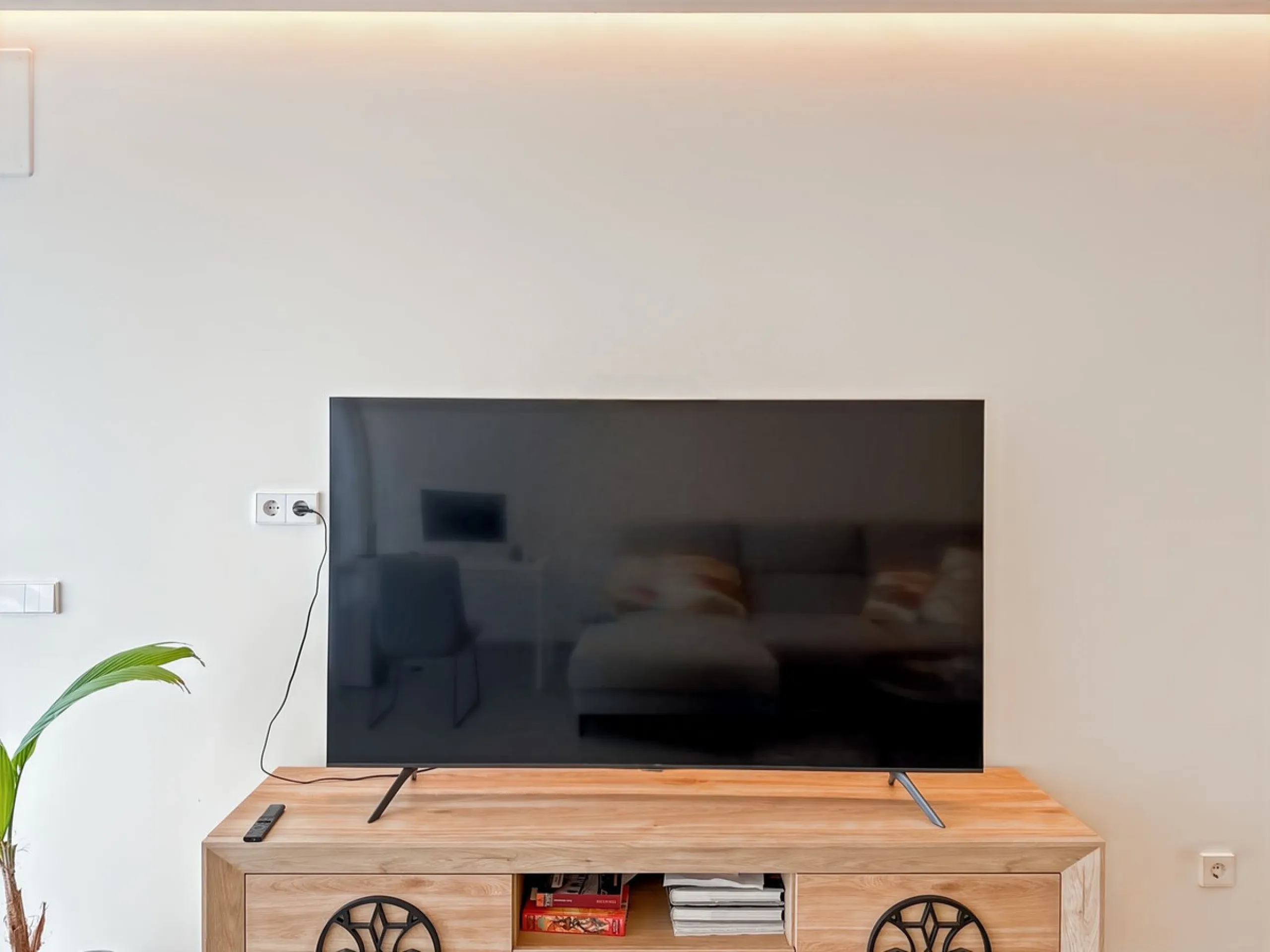Right in the heart of Estepona's promenade, just across the endless blue of the Mediterranean, lies a home that's not just seen — it's felt. A place where every sunrise brings a sense of peace, where modern design and warmth blend in perfect harmony. This
