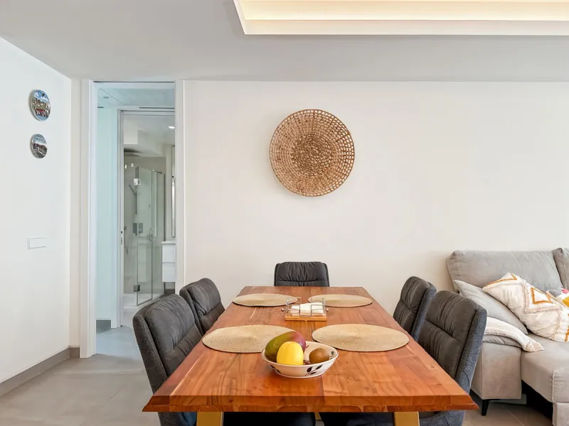Right in the heart of Estepona's promenade, just across the endless blue of the Mediterranean, lies a home that's not just seen — it's felt. A place where every sunrise brings a sense of peace, where modern design and warmth blend in perfect harmony. This