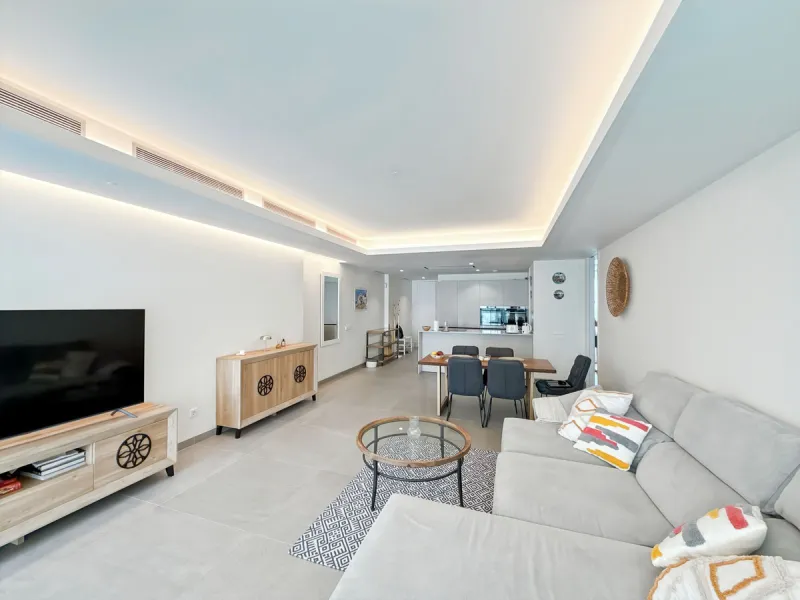 Right in the heart of Estepona's promenade, just across the endless blue of the Mediterranean, lies a home that's not just seen — it's felt. A place where every sunrise brings a sense of peace, where modern design and warmth blend in perfect harmony. This