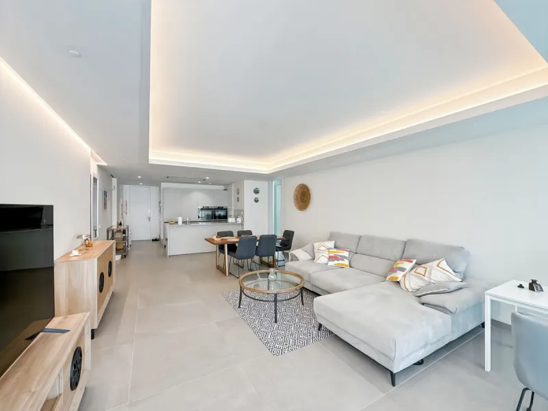 Right in the heart of Estepona's promenade, just across the endless blue of the Mediterranean, lies a home that's not just seen — it's felt. A place where every sunrise brings a sense of peace, where modern design and warmth blend in perfect harmony. This